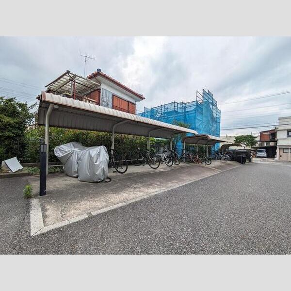 現地周辺 (駐輪場)