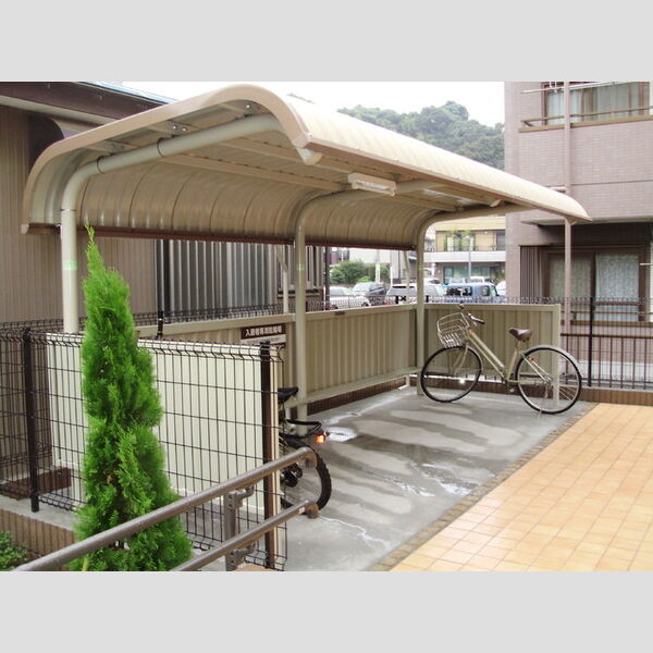 現地周辺 (屋根付き駐輪場)