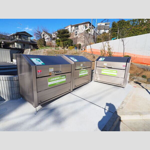 現地周辺 (ごみ置き場)