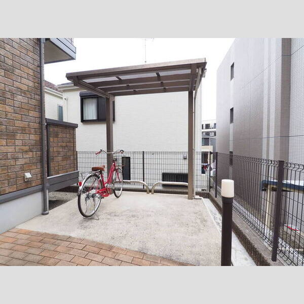 現地周辺 (駐輪スペース)