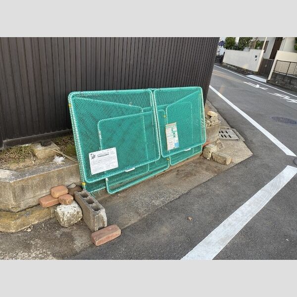 現地周辺 (ごみ置き場)