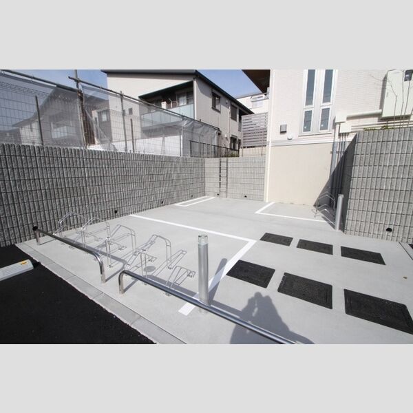 現地周辺 (駐輪スペース)