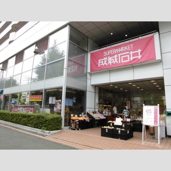 現地周辺 (成城石井 青葉台店)