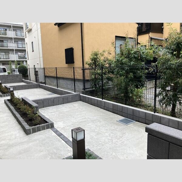 現地周辺 (駐輪場)