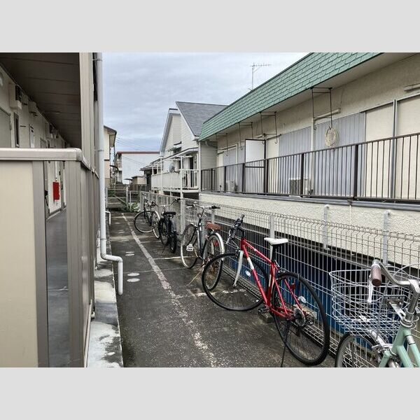 現地周辺 (駐輪場)