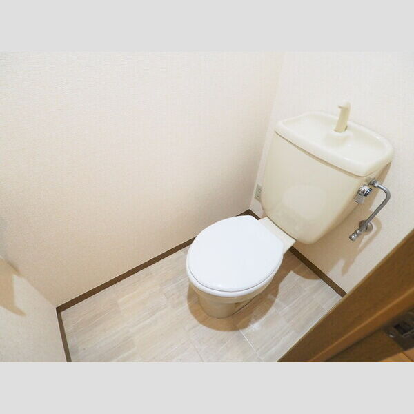 トイレ (トイレ)