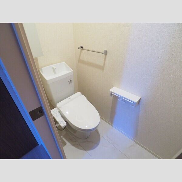 トイレ (温水洗浄暖房便座)