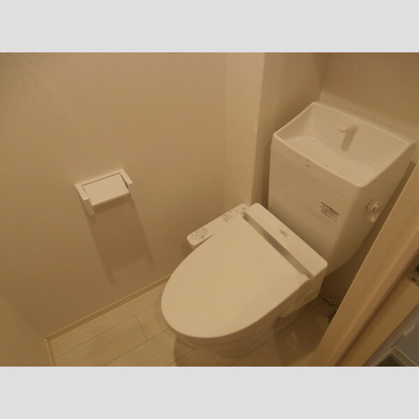 トイレ (コンフォール新横濱Ⅱ201　温水洗浄便座)