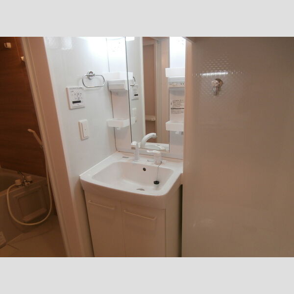 洗面所 (コンフォール新横濱Ⅱ201　洗面台)