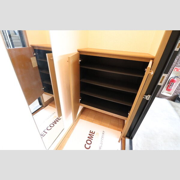 玄関 (シューズボックス)