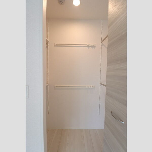 収納 (ワンステップクローゼット)