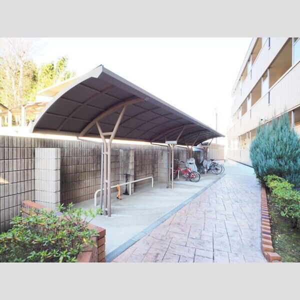 現地周辺 (駐輪場)