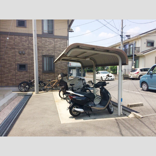 現地周辺 (駐輪場)