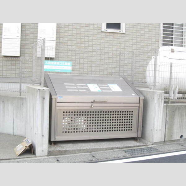 現地周辺 (ゴミストッカー)