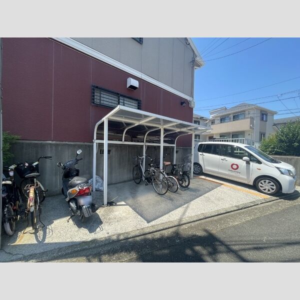 現地周辺 (駐輪場)