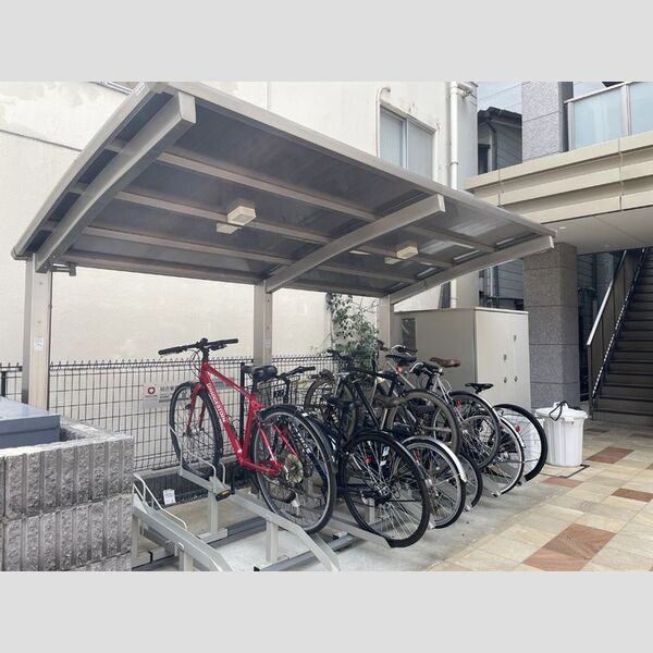 現地周辺 (駐輪場)