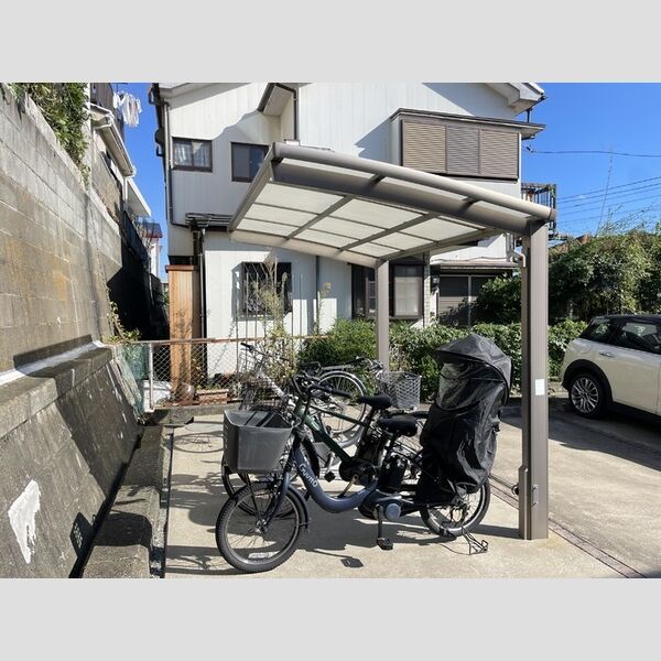 現地周辺 (駐輪場)