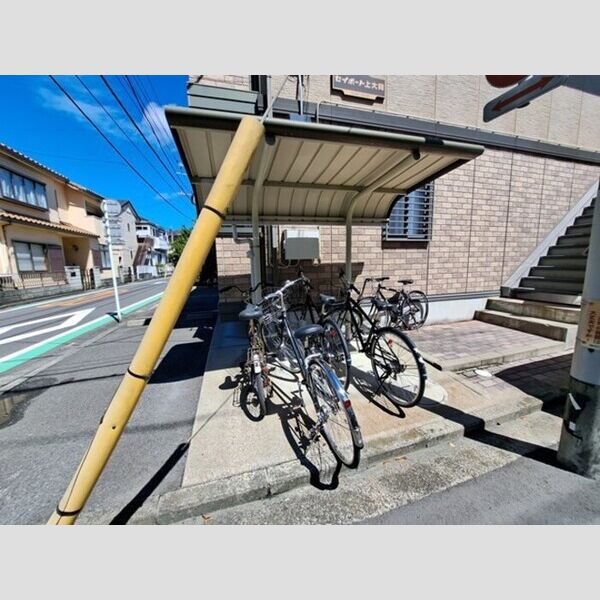 現地周辺 (駐輪場)