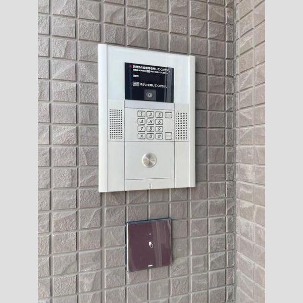 現地周辺 (エントランス　オートロック)