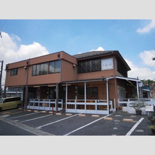 現地周辺 (ボンジョルネ(パン屋)(120m))