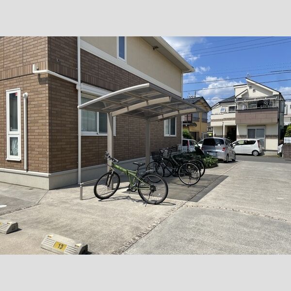 現地周辺 (駐輪場)