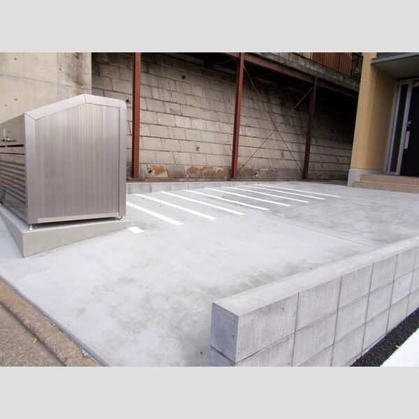 現地周辺 (駐輪場)