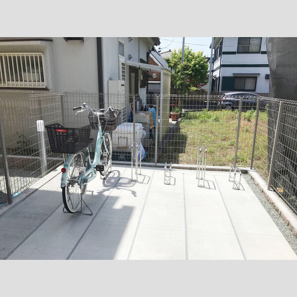 現地周辺 (駐輪場)