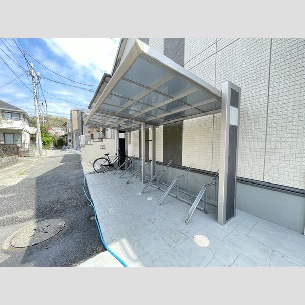 現地周辺 (駐輪場)