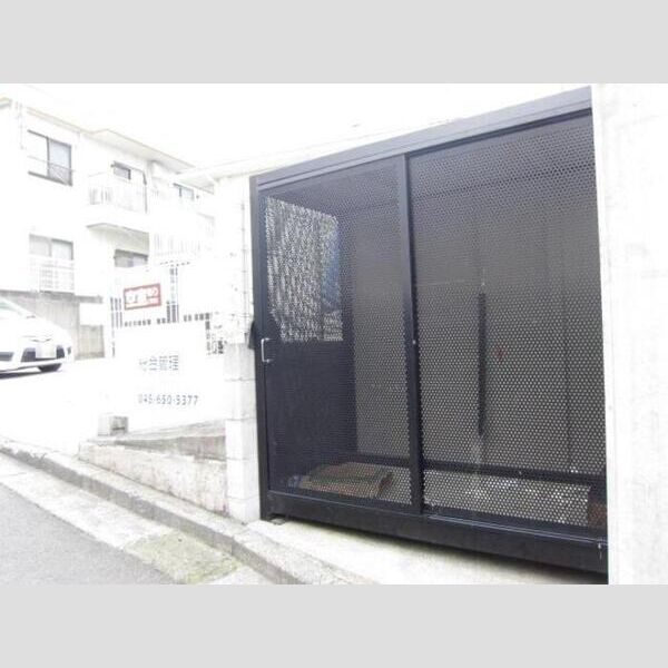 現地周辺 (ゴミ集積所)