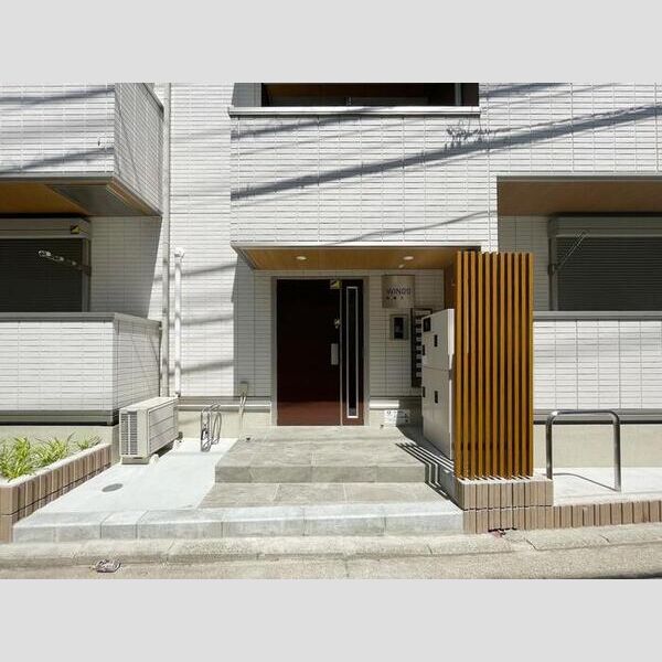 エントランス (エントランス)