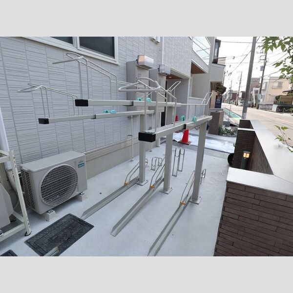 現地周辺 (駐輪場)