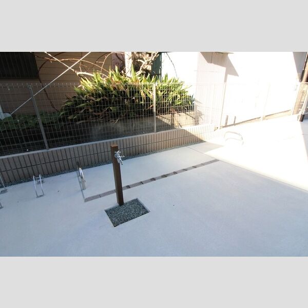 現地周辺 (バイク置き場)