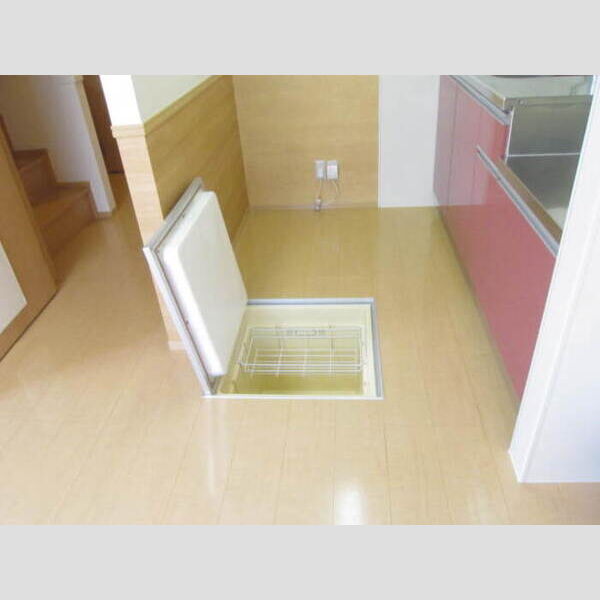 その他 (床下収納)