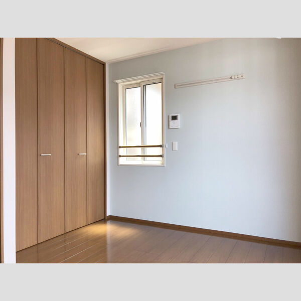 その他 (角部屋なので小窓もあります!明るい室内です♪)