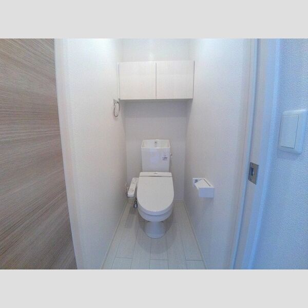 トイレ (温水洗浄暖房便座付トイレ)