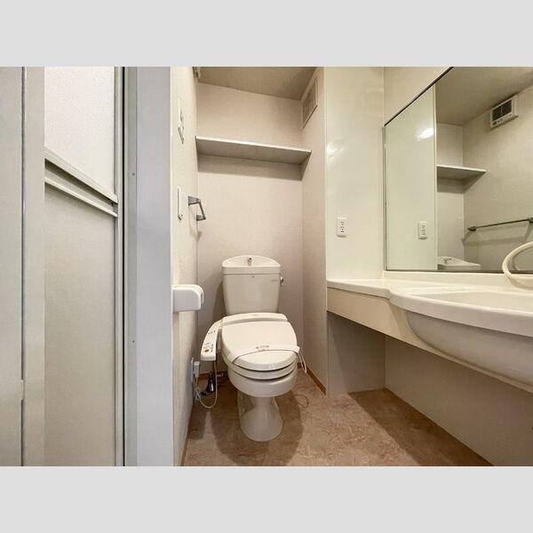 トイレ (トイレ)