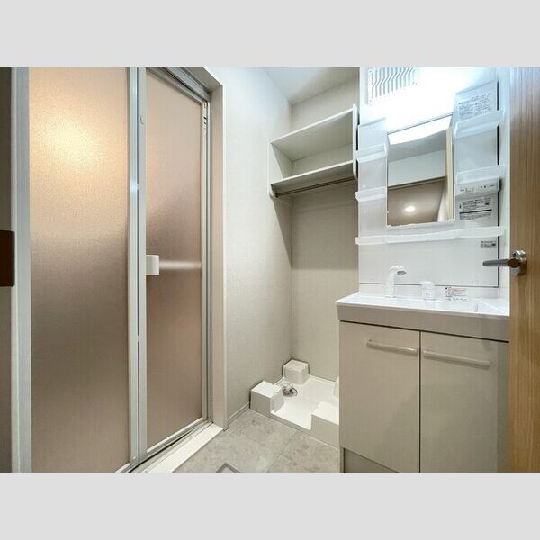 洗面所 (洗面室独立洗面台&室内洗濯機置き場)