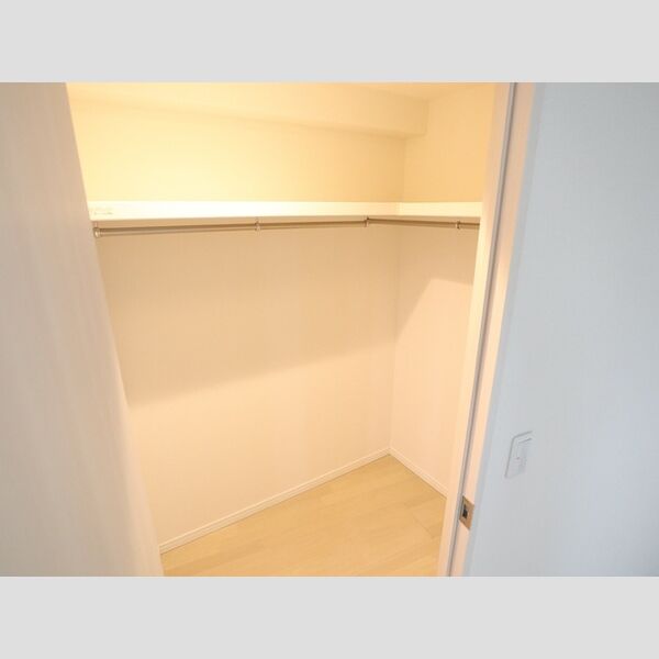 収納 (洋室ウォークインクローゼット)