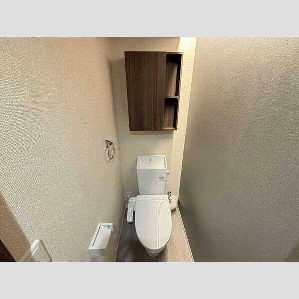 トイレ (温水洗浄便座付きトイレ)