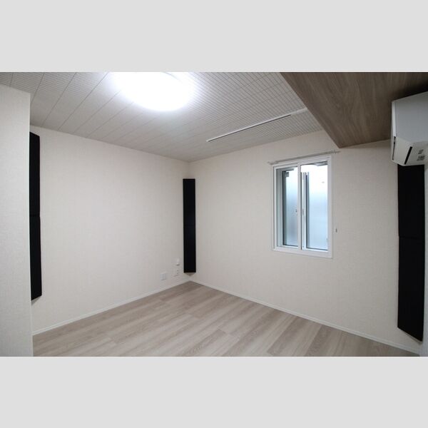 その他 (洋室8.4帖)