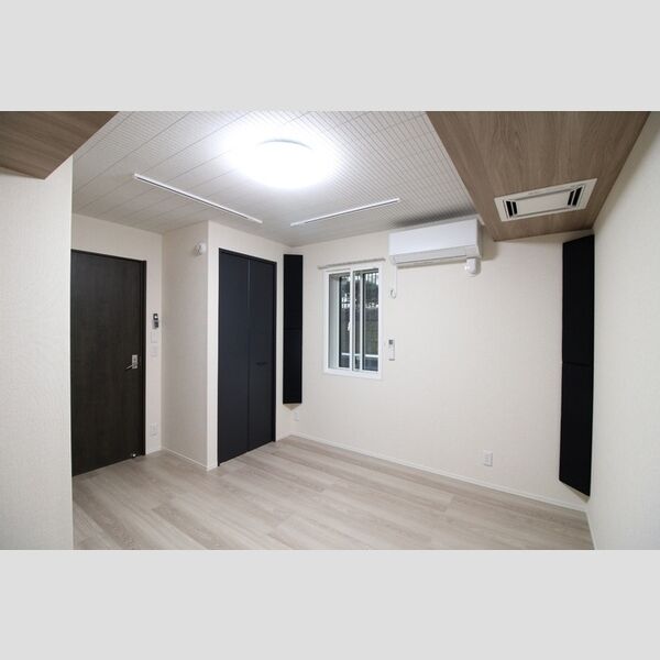 その他 (洋室8.4帖)