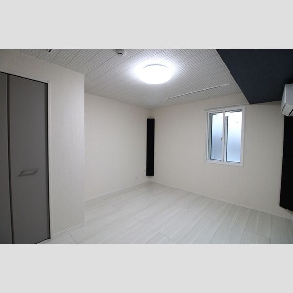 その他 (洋室8.4帖)