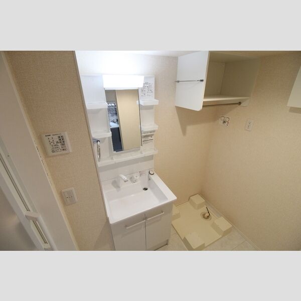 洗面所 (独立洗面台・室内洗濯機置き場)