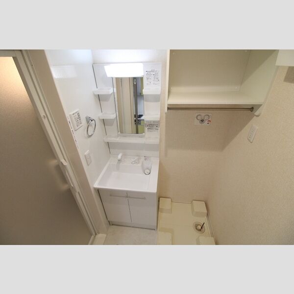 洗面所 (独立洗面台・室内洗濯機置き場)