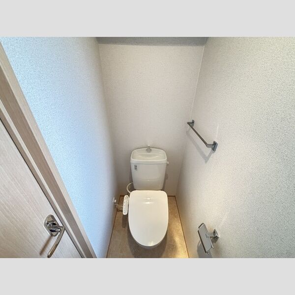 トイレ (トイレ)