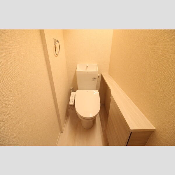 トイレ (トイレ)