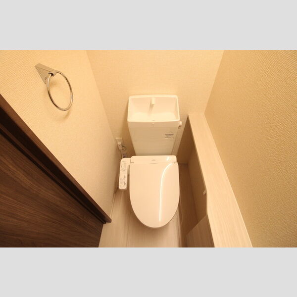トイレ (トイレ)