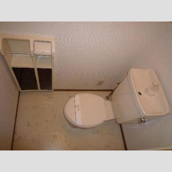 トイレ (トイレ)