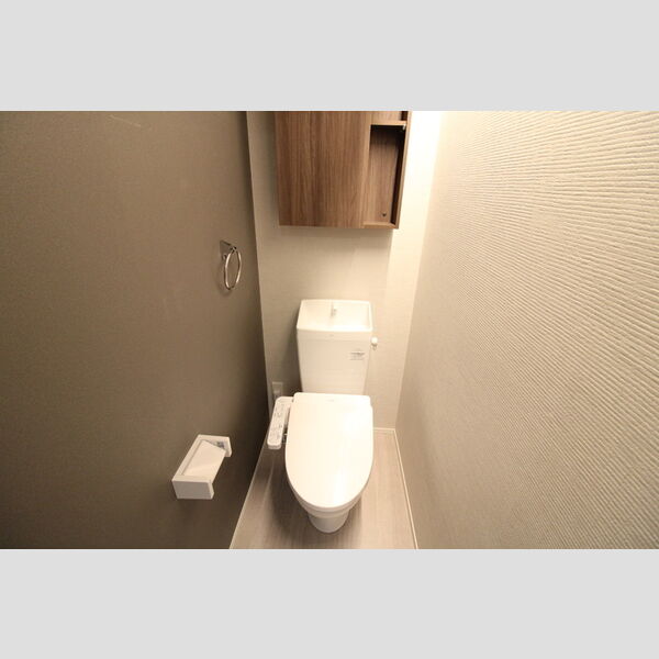 トイレ (トイレ)