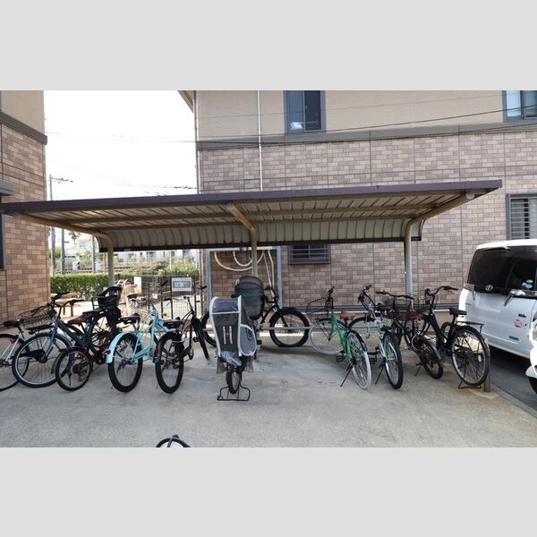 現地周辺 (駐輪場)